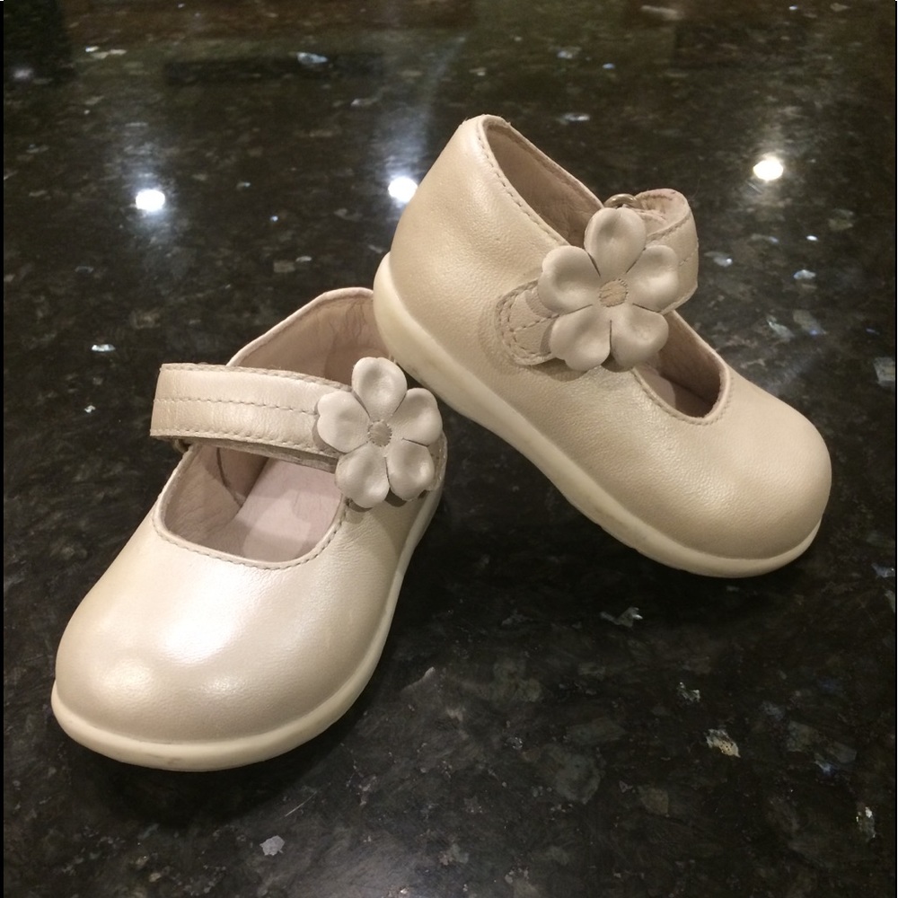 Stride Rite size 3 .. Mary Janes